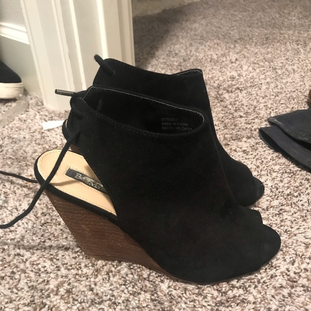 Black wedges
